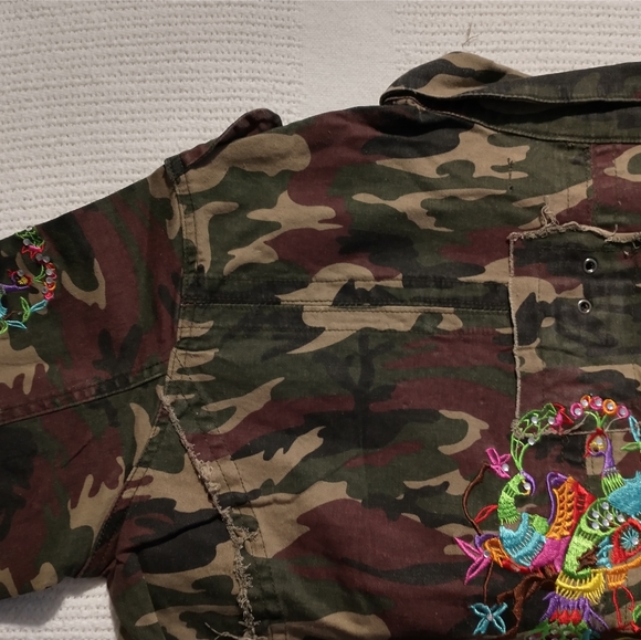 Cotton Hills Ladies Embroidered Camo Stretch Jacket - Picture 11 of 14